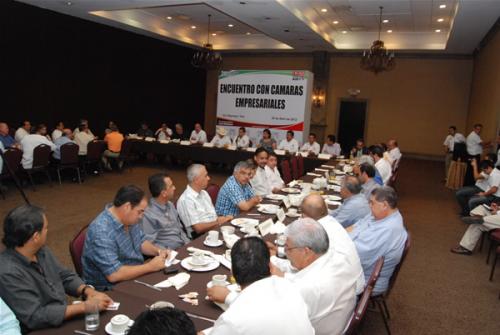 Reynaldo elabora agenda legislativa con sector empresarial